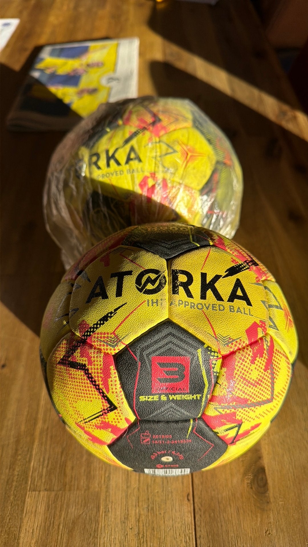 Gratis af te halen twee handballen size 3, Ophalen, Gebruikt, Bal