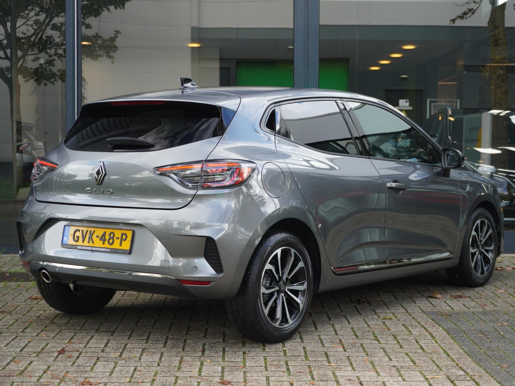 Renault Clio TCe 90 techno / CAMERA / PDC A / KEYLESS / CLIM, Voorwielaandrijving, Dealer onderhouden, Gebruikt, Leder en Stof