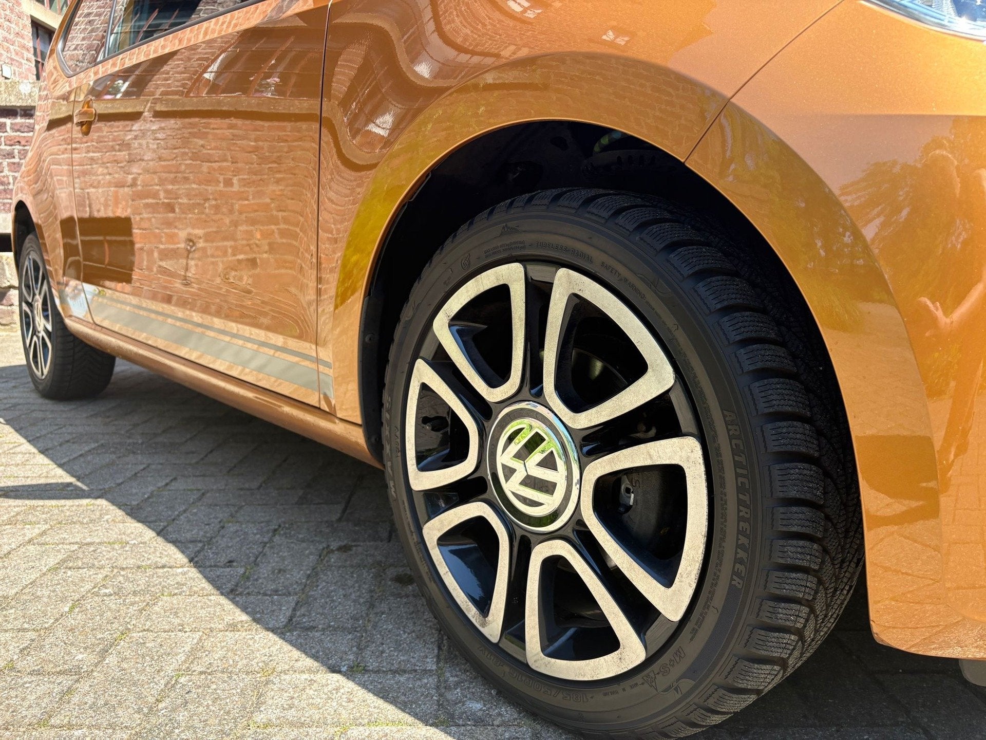 Volkswagen Up! 1.0 BMT take up! Special Edition Leer,Airco e, Auto's, Volkswagen, Voorwielaandrijving, Gebruikt, Bruin, 23 km/l