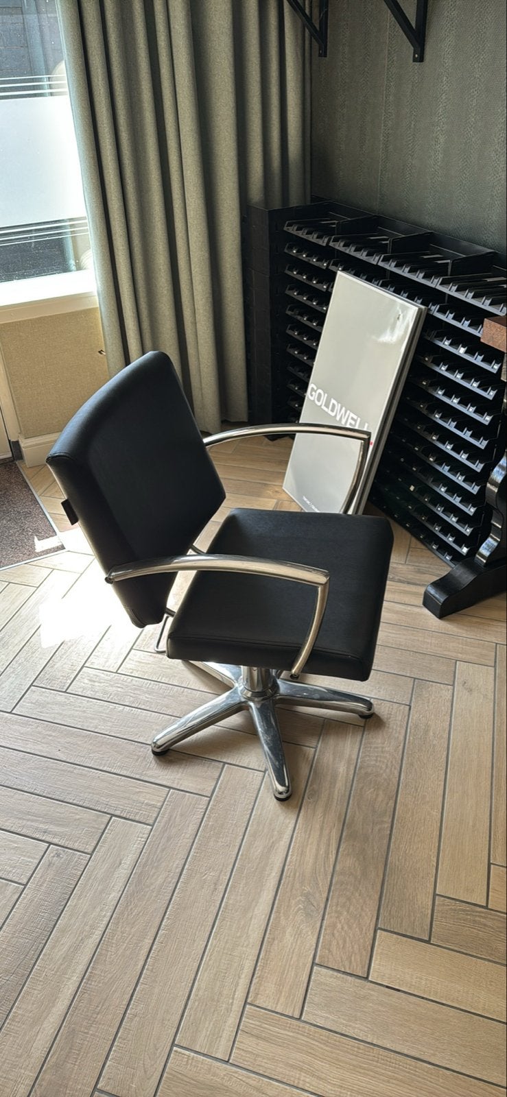 Complete inventaris kapsalon, Ophalen, Overige materialen, Gebruikt, Drie