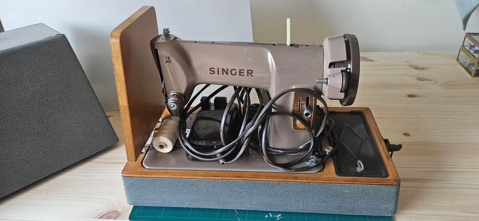 vintage oude Singer naaimachine, Ophalen