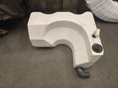 Vuilwatertank voor toilet