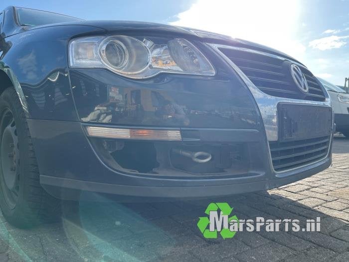 Voorbumper van een Volkswagen Passat (LC5F), Gebruikt, -, Volkswagen, -