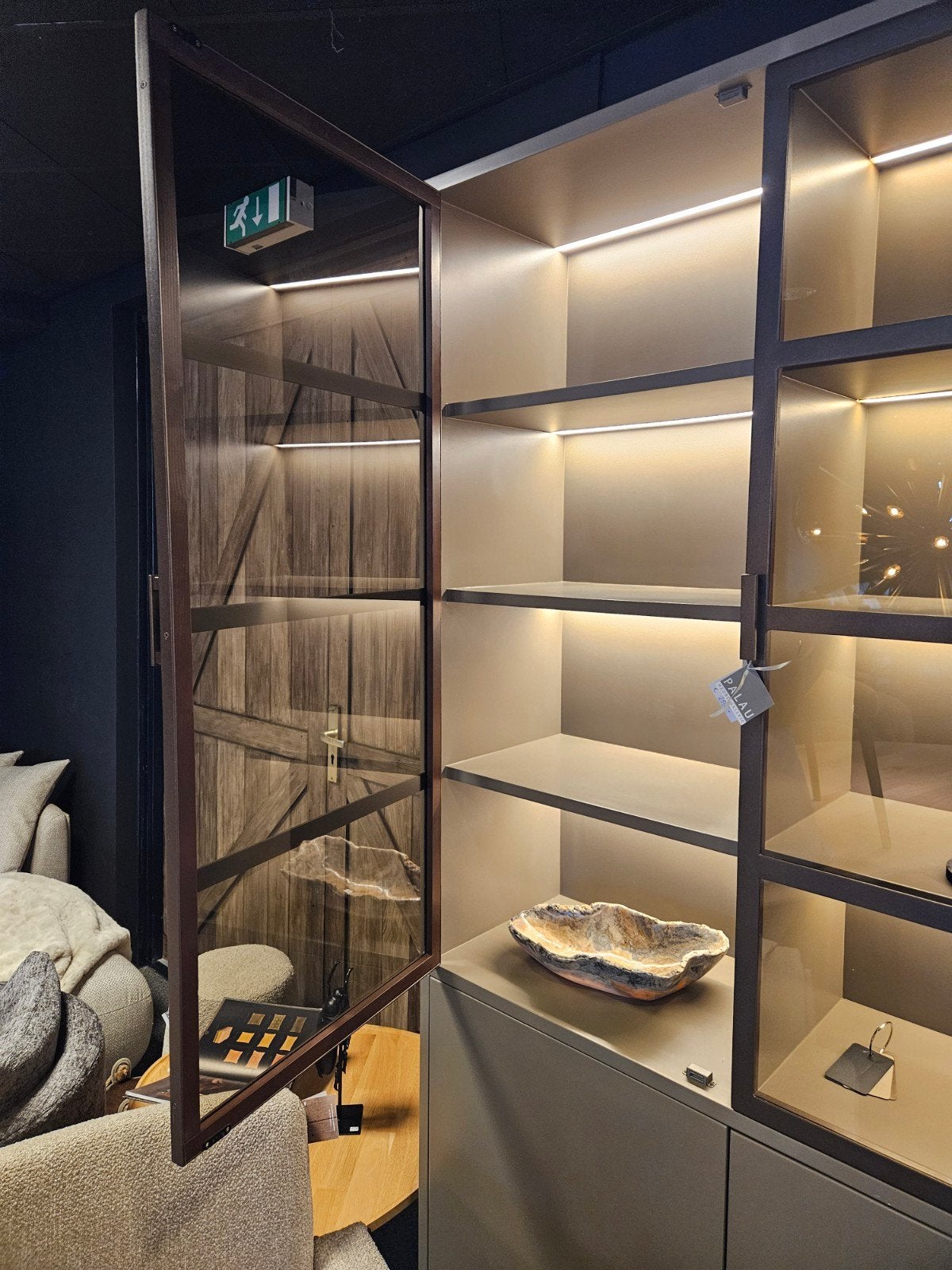 vitrinekast strak verlichting taupe XO, Nieuw, 25 tot 50 cm, Overige houtsoorten, Verzenden