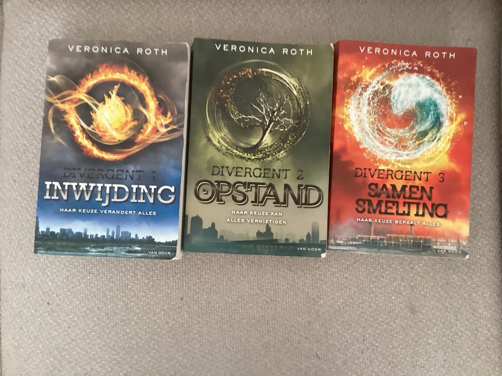 Divergent boeken serie alle 3 de delen van Veronica Roth, Ophalen of Verzenden, Gelezen