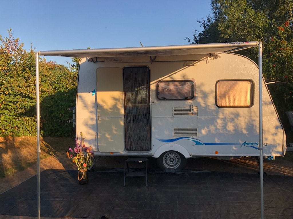 Caravalair Antaris 395 - complete lichtgewicht caravan, Treinzit, Dwarsbed, Particulier, 500 - 750 kg