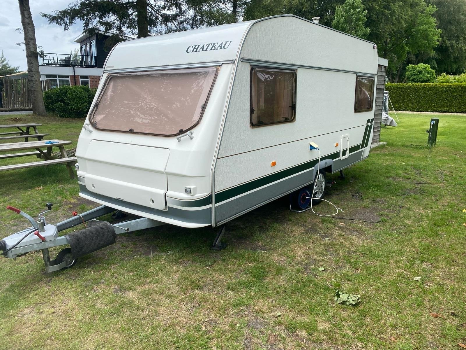 Chateau Caratt 430 uit 2002, mover, voortent en fietsenrek, Chateau, Omvormbare zithoek, 750 - 1000 kg, Particulier