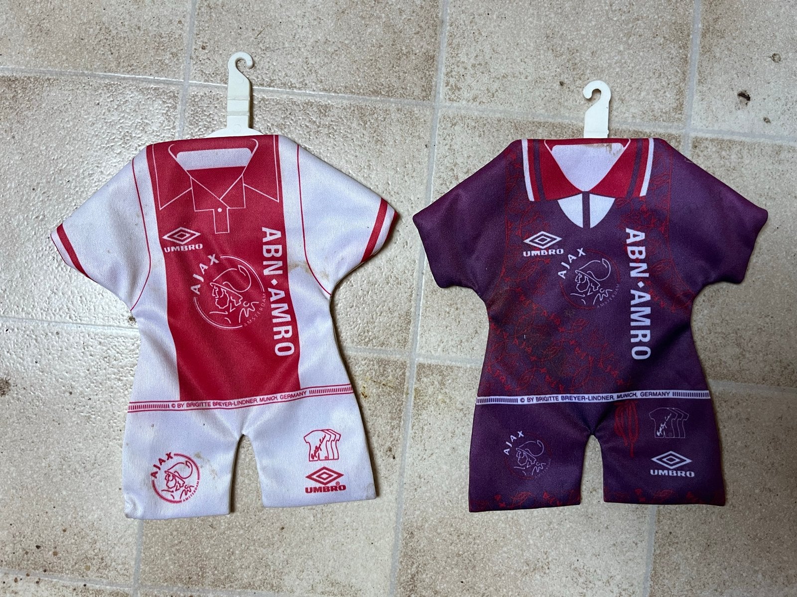 Twee kleine Ajax shirts voor in de auto (zonder zuignapjes), Ophalen of Verzenden, Gebruikt