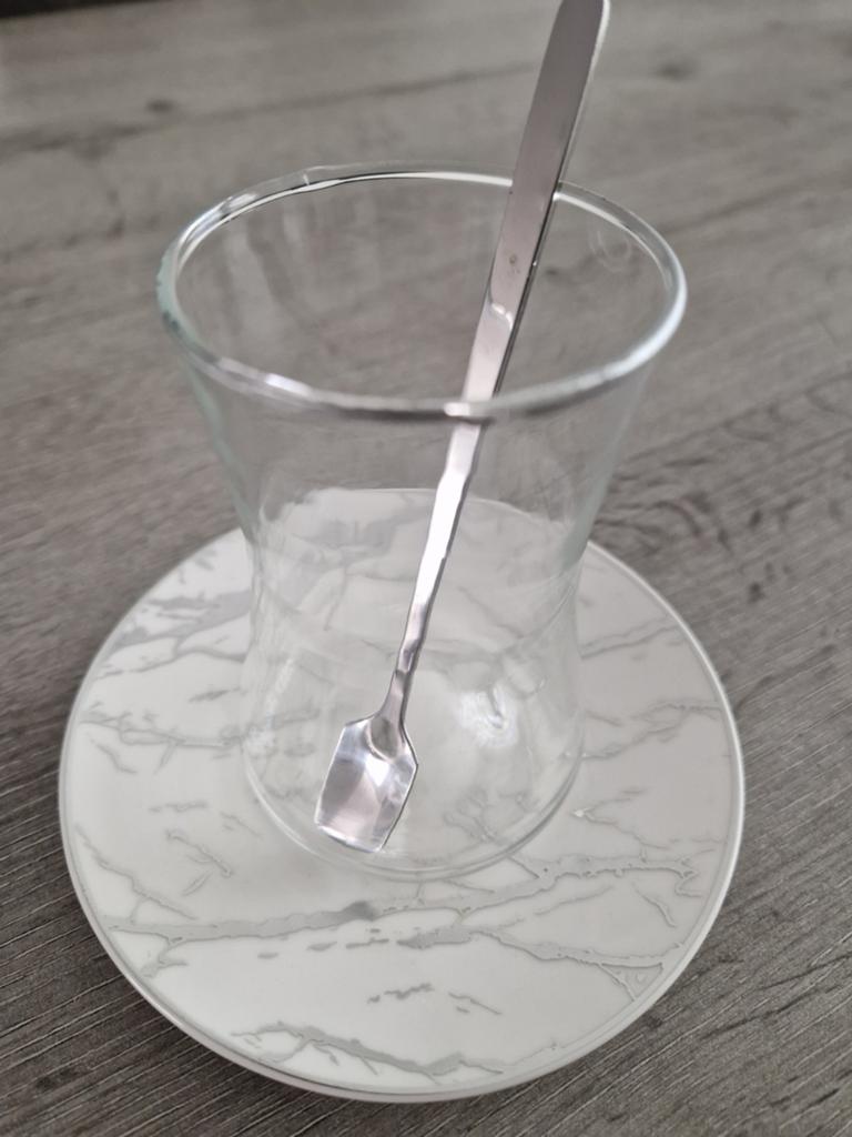 Thee servies set, Ophalen of Verzenden, Zo goed als nieuw, Overige stijlen, Kop(pen) en/of Schotel(s)