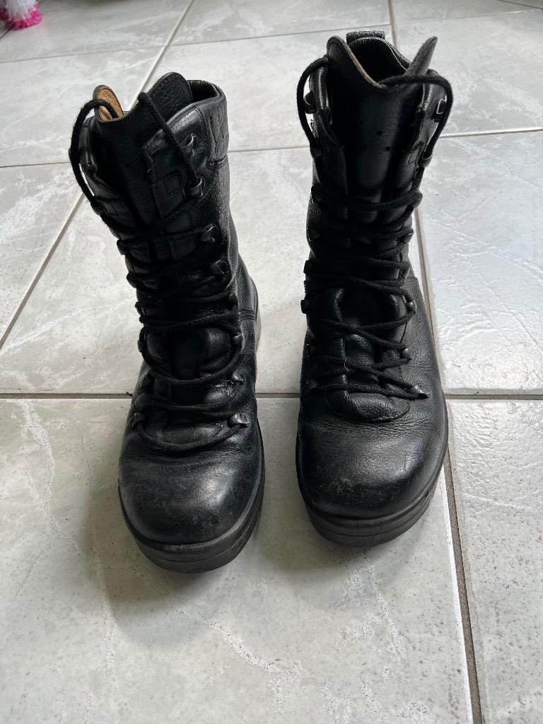 Gedragen paar leger laarzen maat 265. 42, Verzenden, Gebruikt, Schoenen