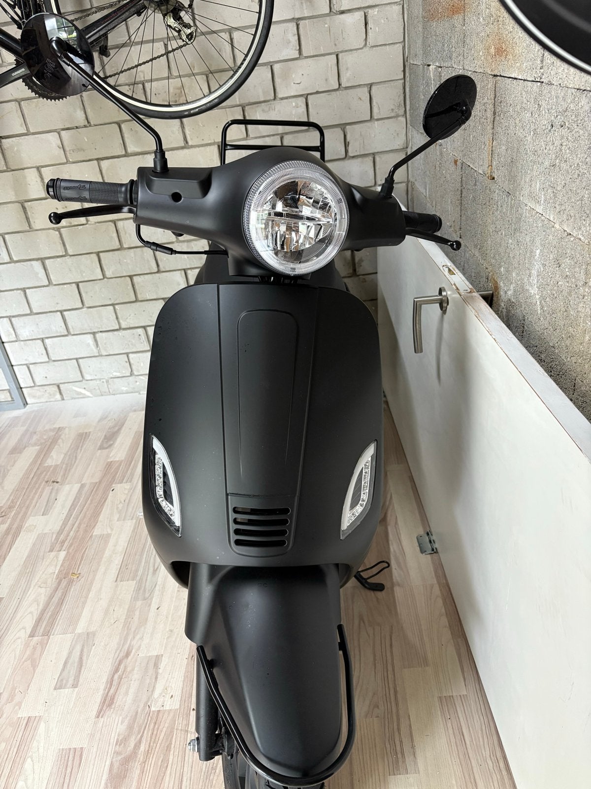 Senzo scooter 25cc., Fietsen en Brommers, Ophalen, Zo goed als nieuw, Benzine