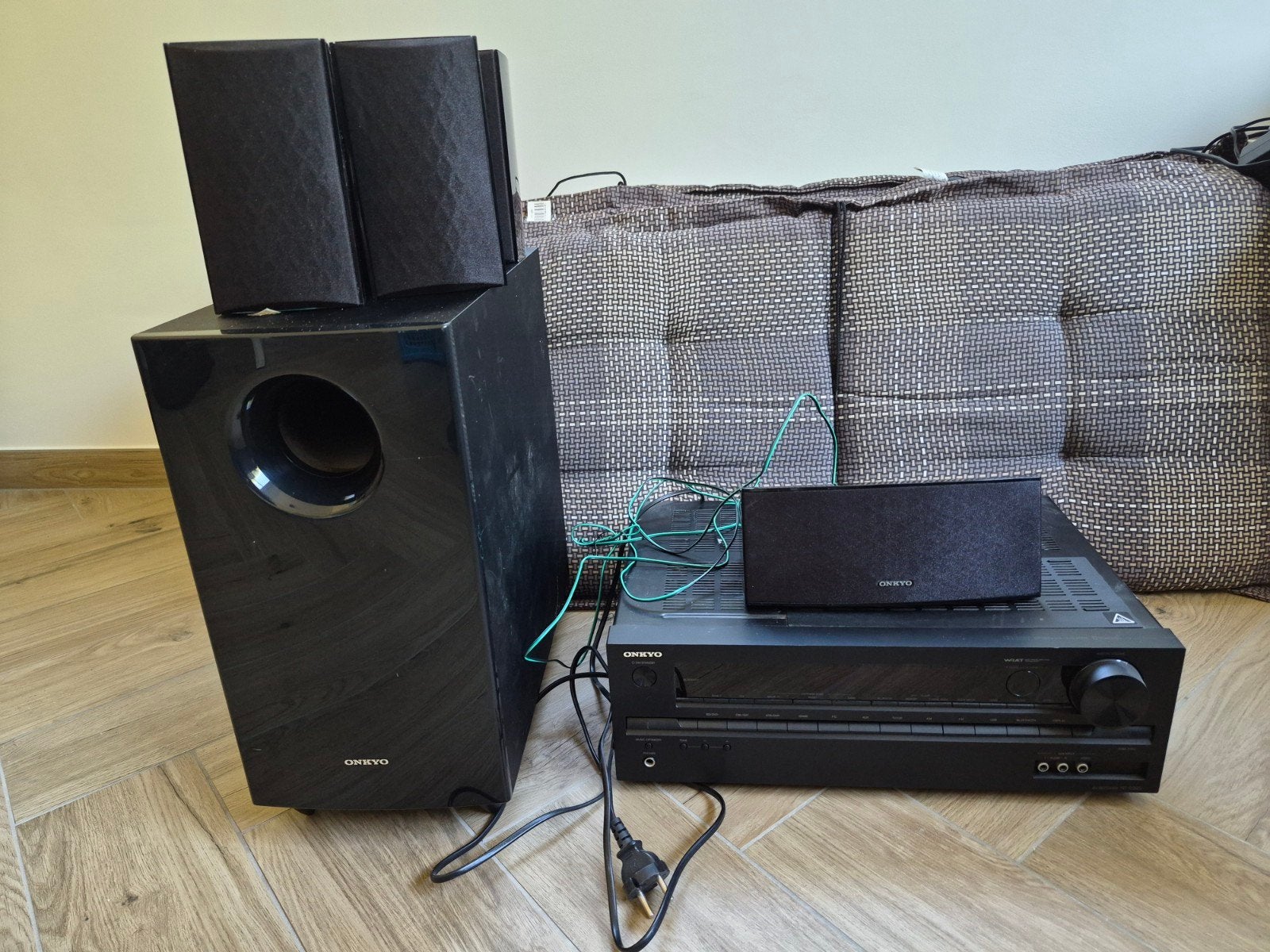 Onkyo HT-R393 receiver met 5.1 speakerset en subwoofer, Gebruikt, 70 watt of meer, 5.1-systeem, Overige spelers