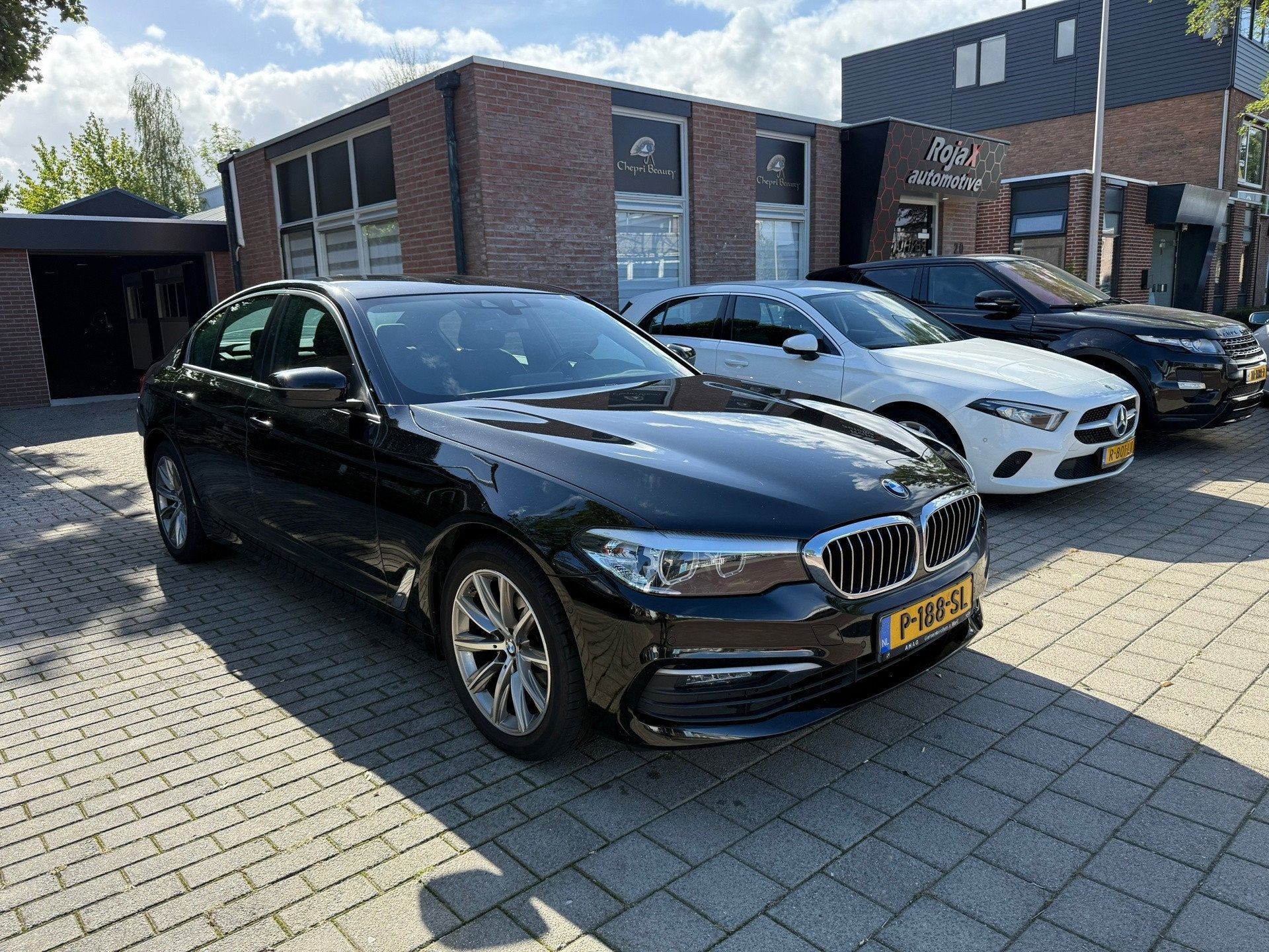 BMW 5-serie 520d Corporate Lease High Executive LED - CAMERA, Auto's, Automaat, 2000 kg, Verwarmde buitenspiegels, Zwart