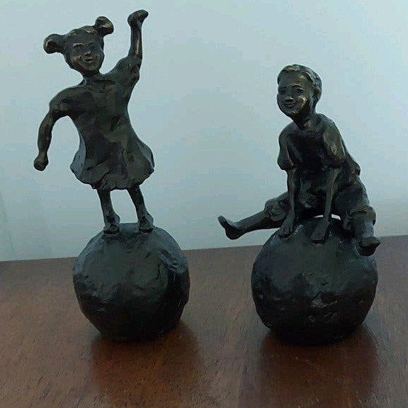 Bronzen beeldjes, Kinderen met bal, Astrid Veldhuyzen, Ophalen of Verzenden