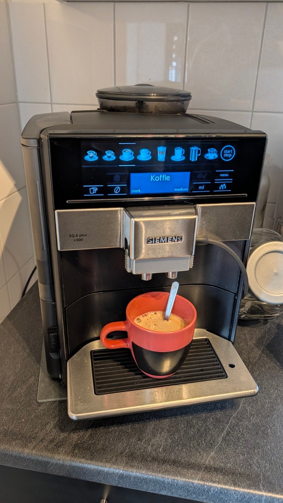Siemens eq6 plus s800 koffiemachine, Witgoed en Apparatuur, Ophalen, Afneembaar waterreservoir, Koffiemachine, Koffiebonen