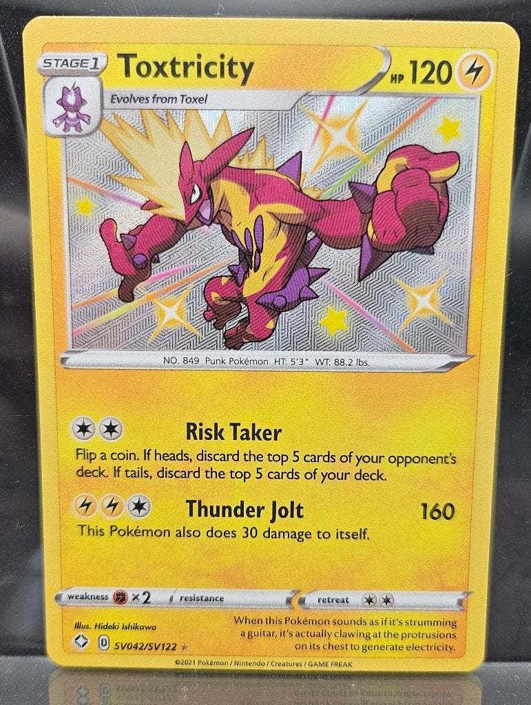 Toxtricity shining fates shiny rare pokemon kaart, Ophalen of Verzenden, Zo goed als nieuw, Losse kaart, Foil