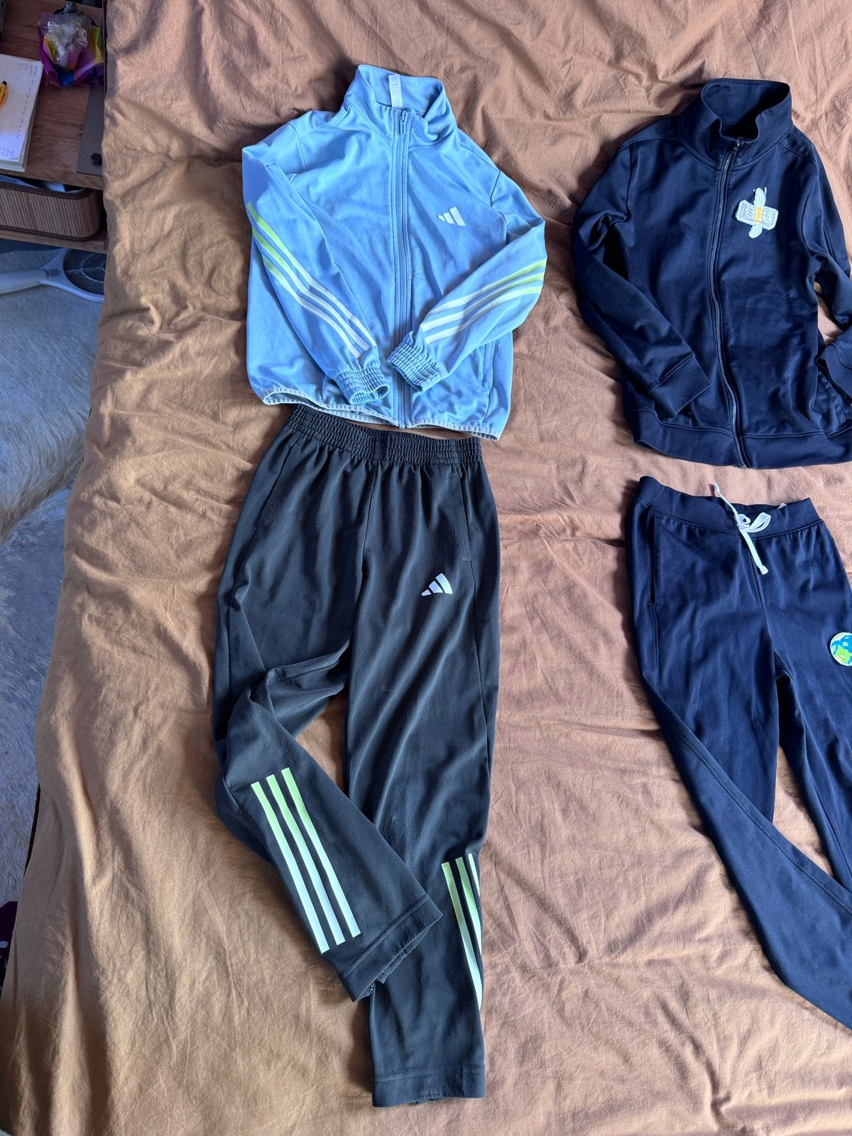 Adidas trainingspakken set - Maat 140, Ophalen of Verzenden, Gebruikt, Jongen of Meisje, Setje