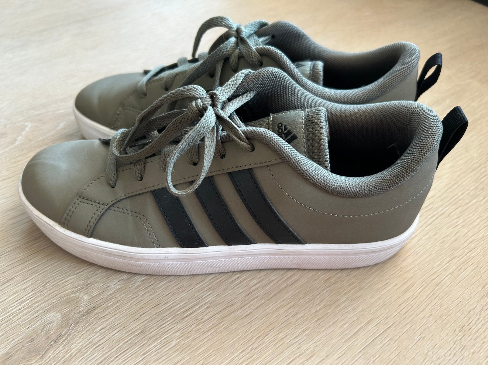 Adidas schoenen maat 39 - 1/3, Schoenen, Ophalen of Verzenden, Zo goed als nieuw, Jongen