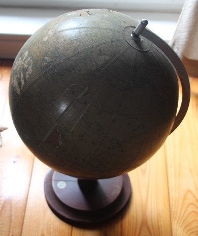 Wereldbol met houten voet., Ophalen of Verzenden