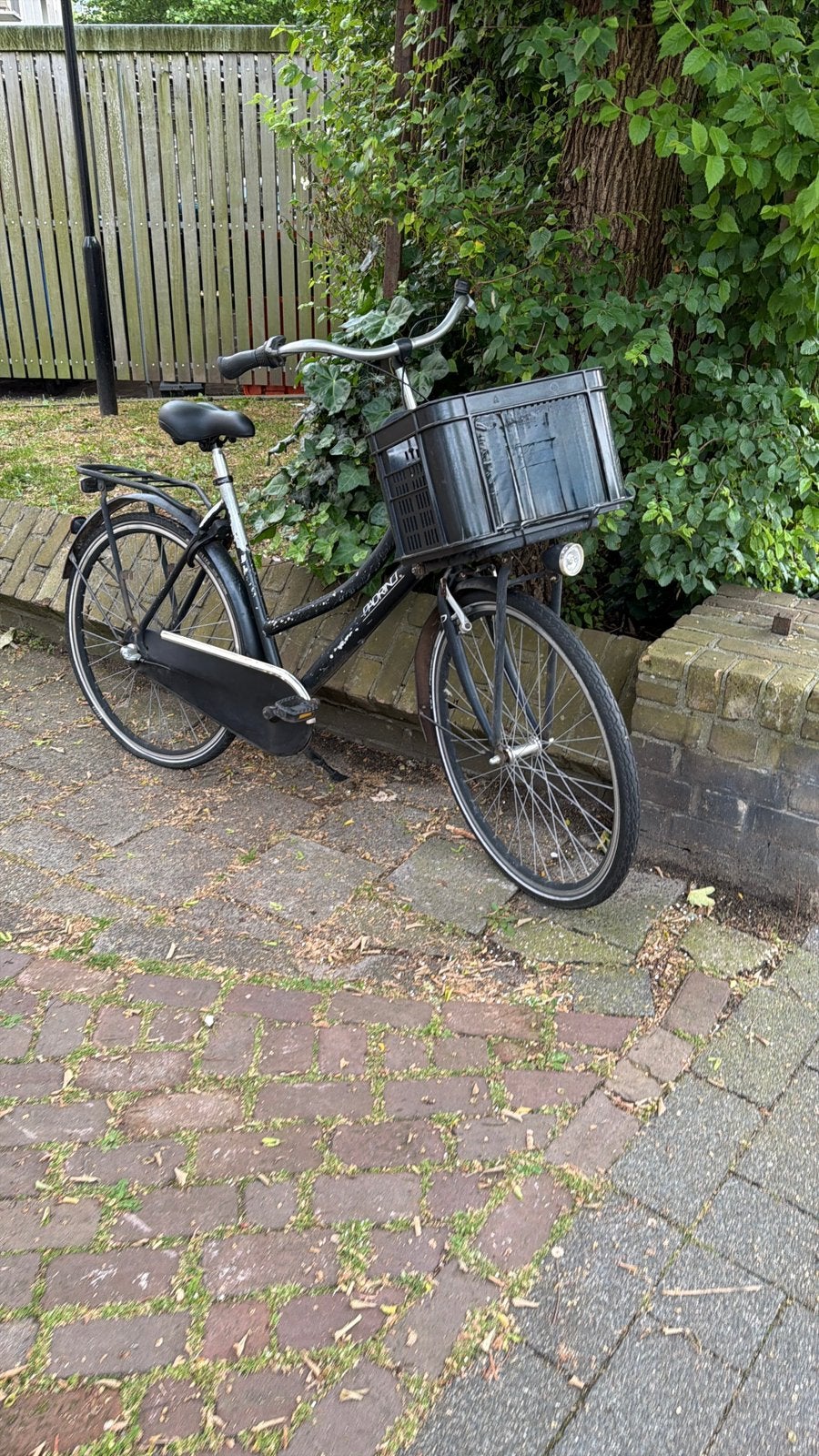 Padrino stadsfiets met krat, Ophalen, Zo goed als nieuw