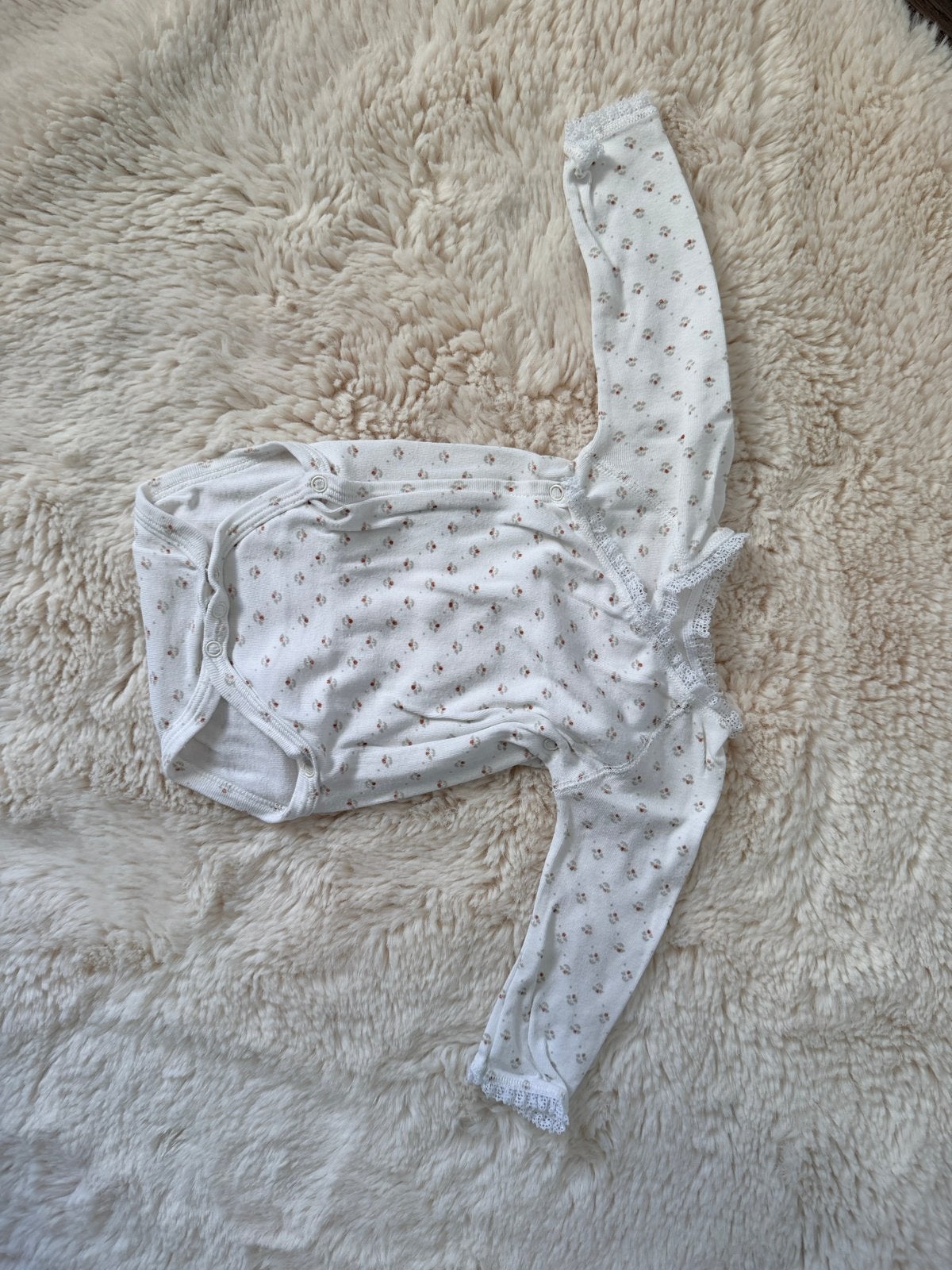 Petit Bateau romper met bloemenprint en kant, Kinderen en Baby's, Ophalen of Verzenden, Zo goed als nieuw, Meisje