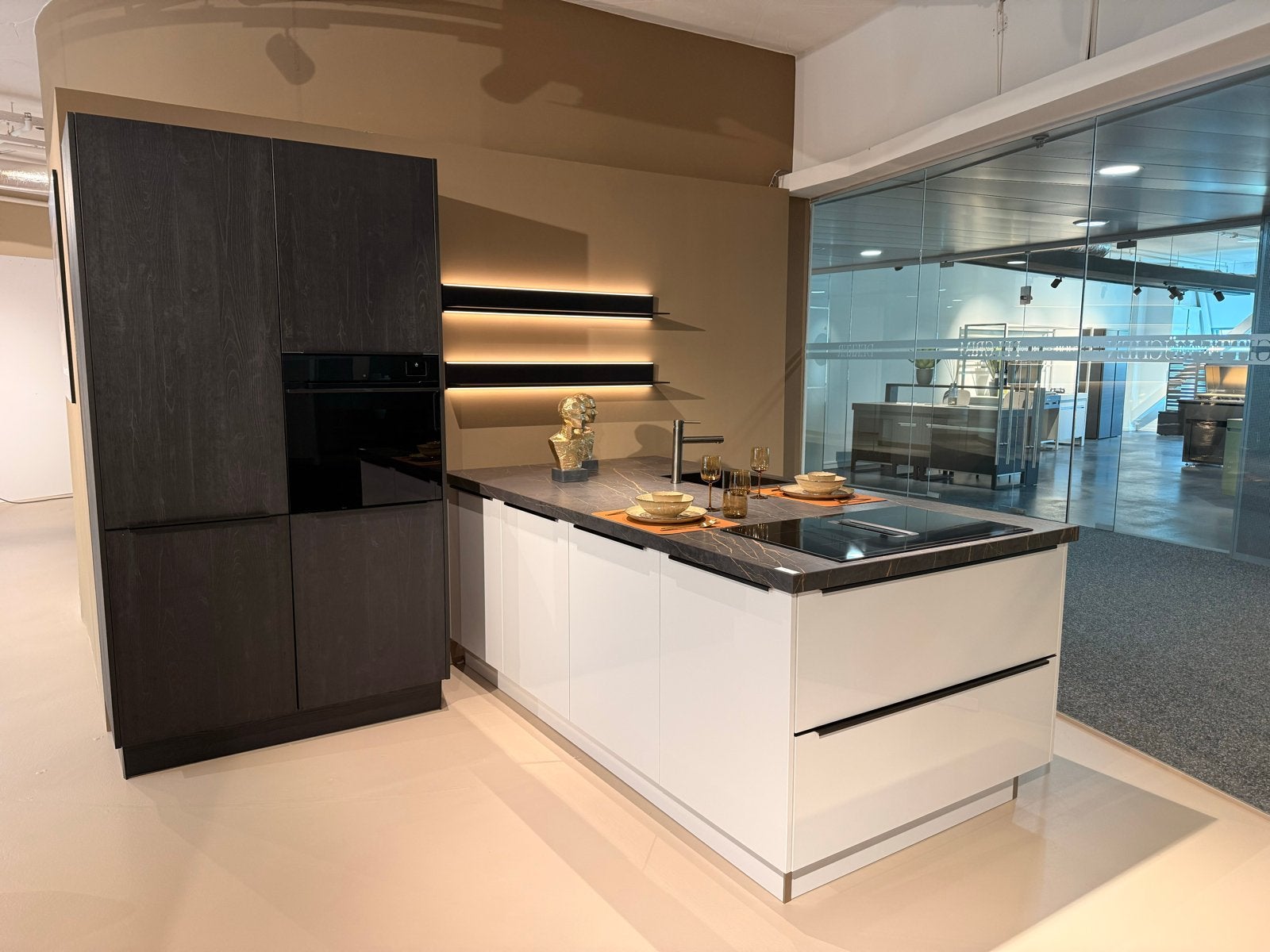 Nieuwe Brigitte Eilandkeuken Oxford/Calas met apparatenwand, Ophalen, Overige materialen, Wit, Overige typen