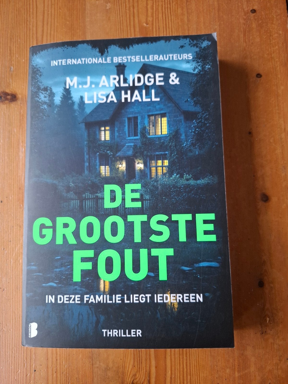 De Grootste Fout - M.J. Arlidge & Lisa Hall (Thriller), Ophalen of Verzenden