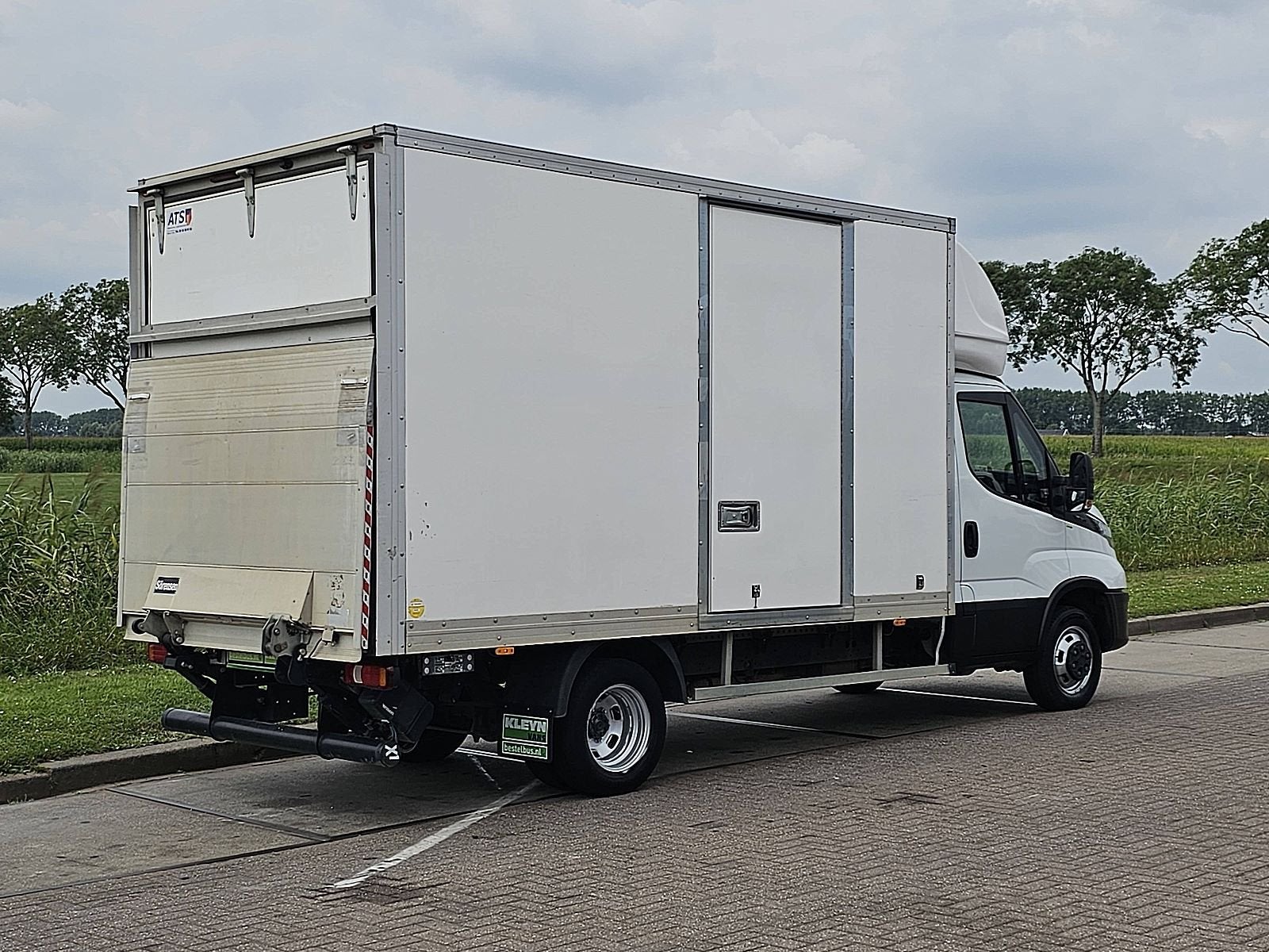 IVECO DAILY 35C16 bakwagen laadklep!, Auto's, Gebruikt, Iveco, 160 pk, Wit