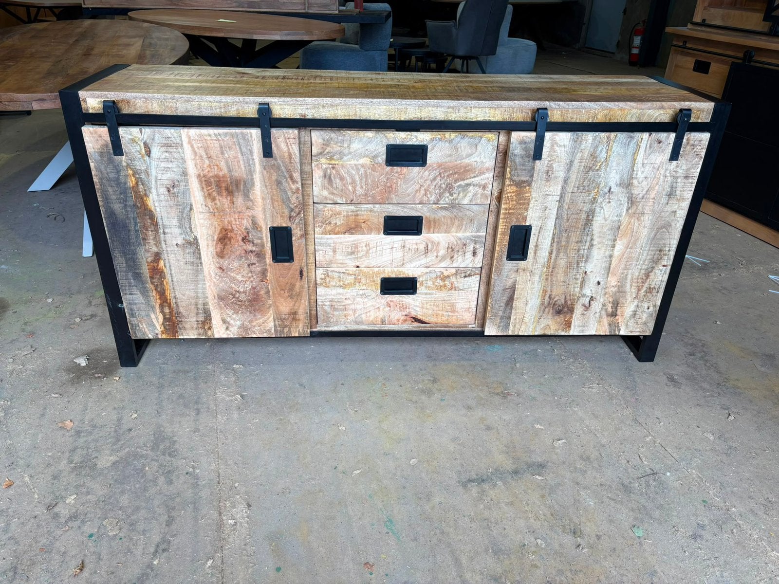 Nieuwe dressoir mango €450,-, Huis en Inrichting, Ophalen, Nieuw, 25 tot 50 cm