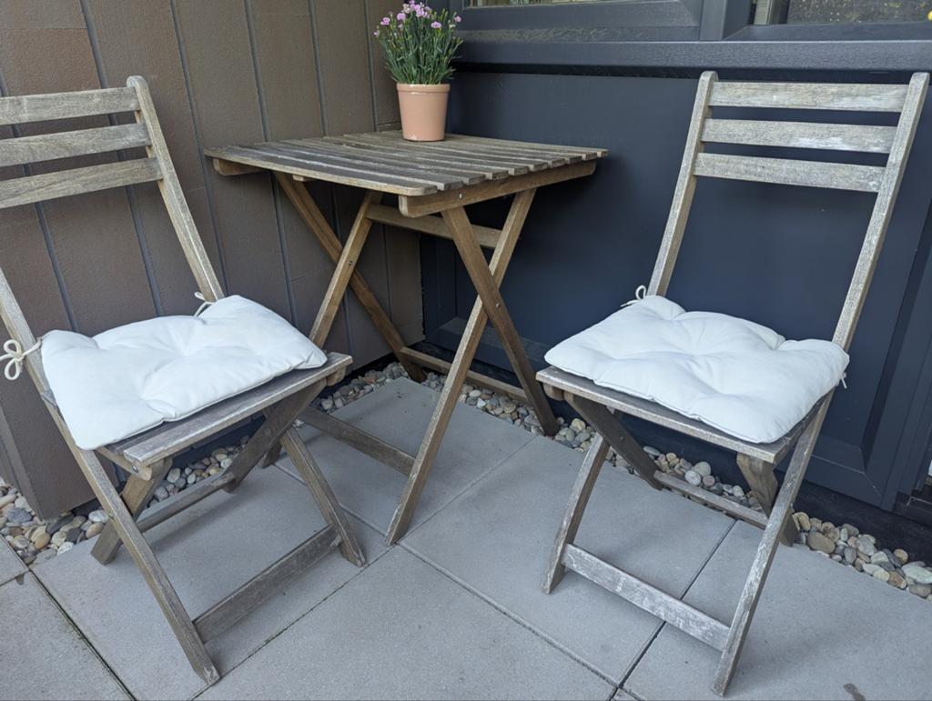 Houten bistro set met 2 stoelen en tafel. Ikea askholmen, Gebruikt, Tuinset, Hout, Eettafel