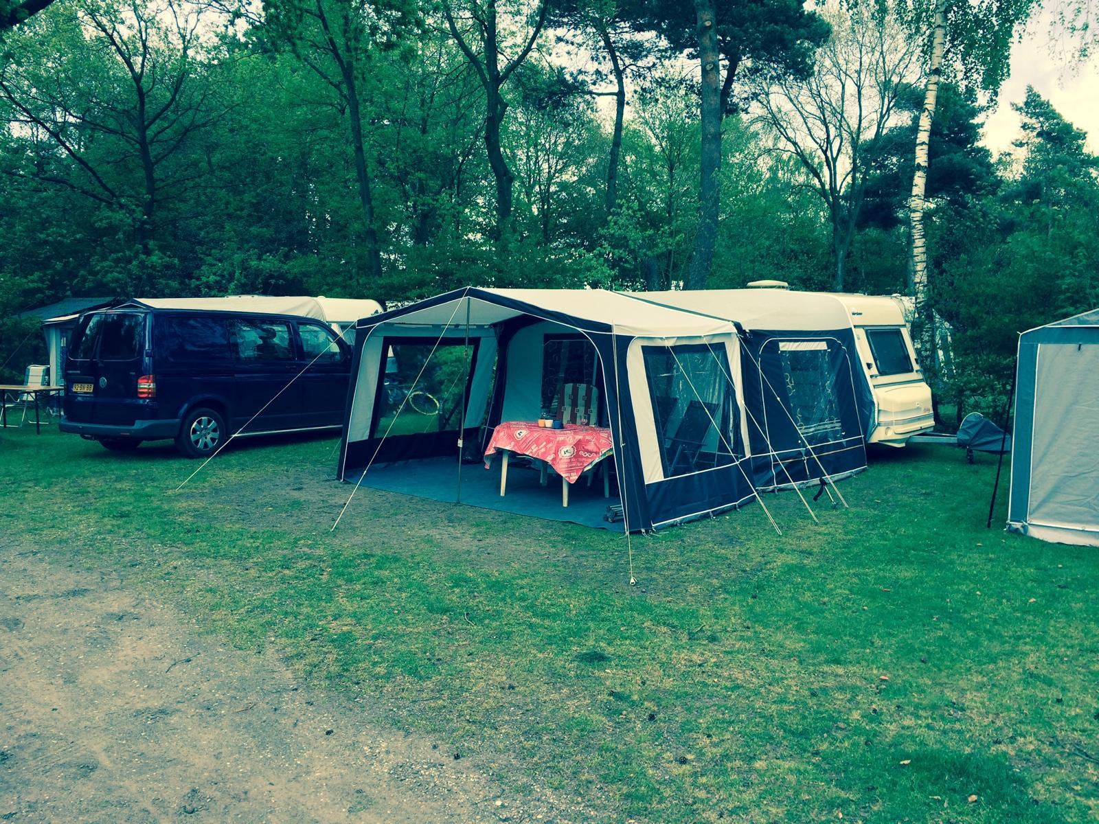 Burstner Caravan 3911 met ruime Dorema voortent en luifel., Standaardzit, Dwarsbed, 750 - 1000 kg, Particulier