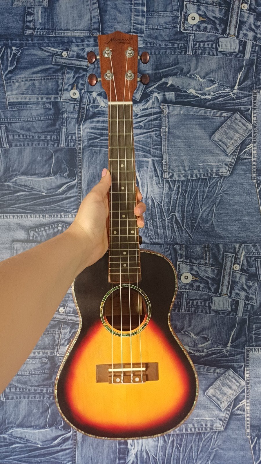 Morgan Guitars Sunburst Ukelele met boekje & houder, Muziek en Instrumenten, Snaarinstrumenten | Overige, Nieuw, Ukelele, Ophalen
