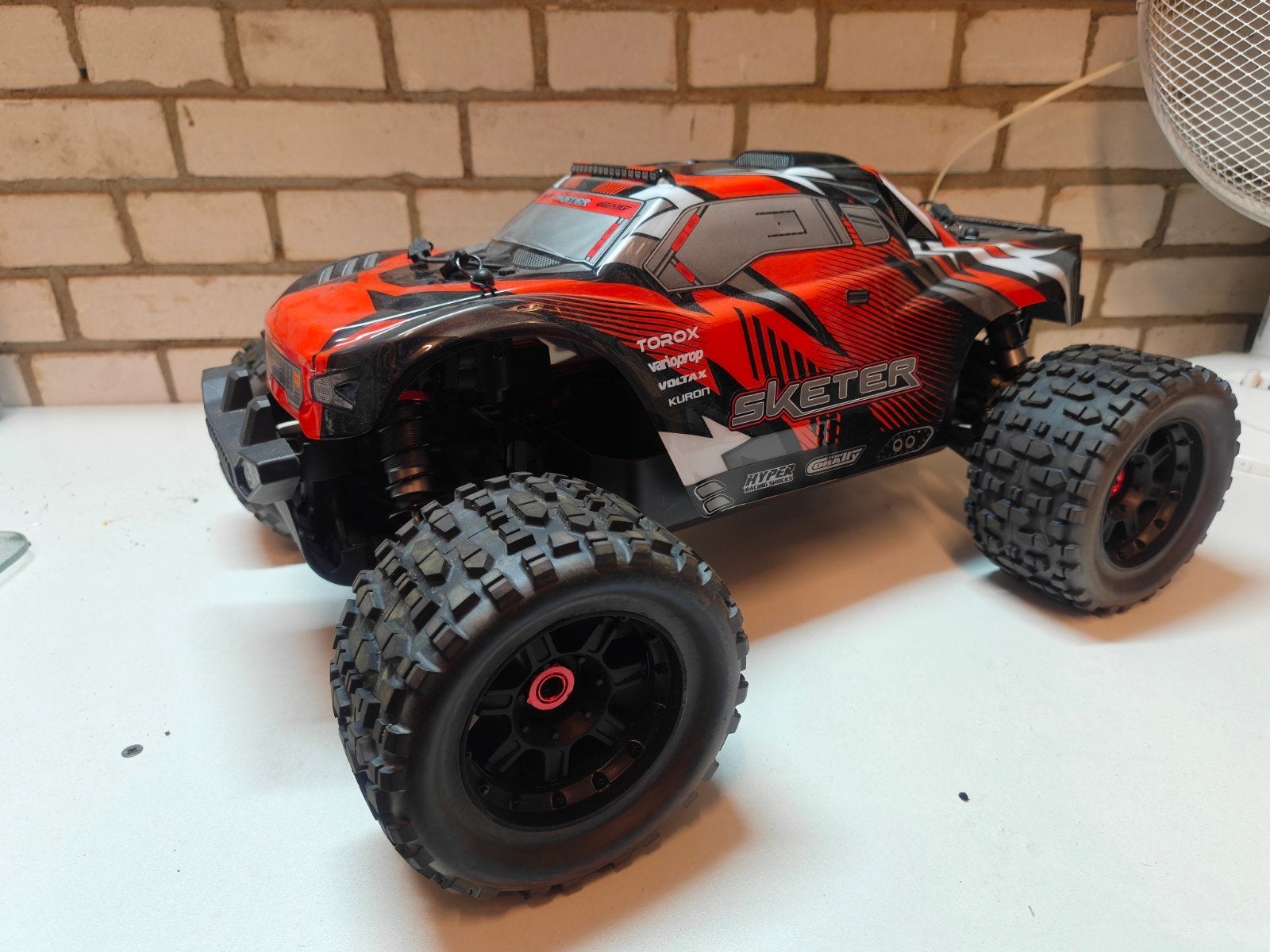 Nieuwe corally sketer 4s incl accu's en lader, Auto offroad, Nieuw, Schaal 1:10, RTR (Ready to Run)