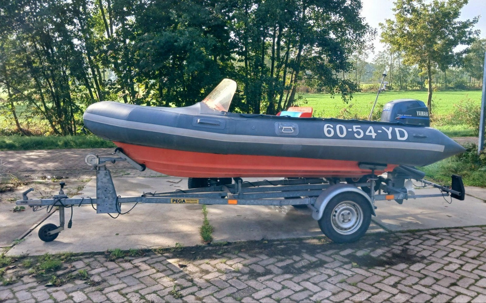Avon 380 Rib met 40PK Yamaha Viertakt en Pega trailer