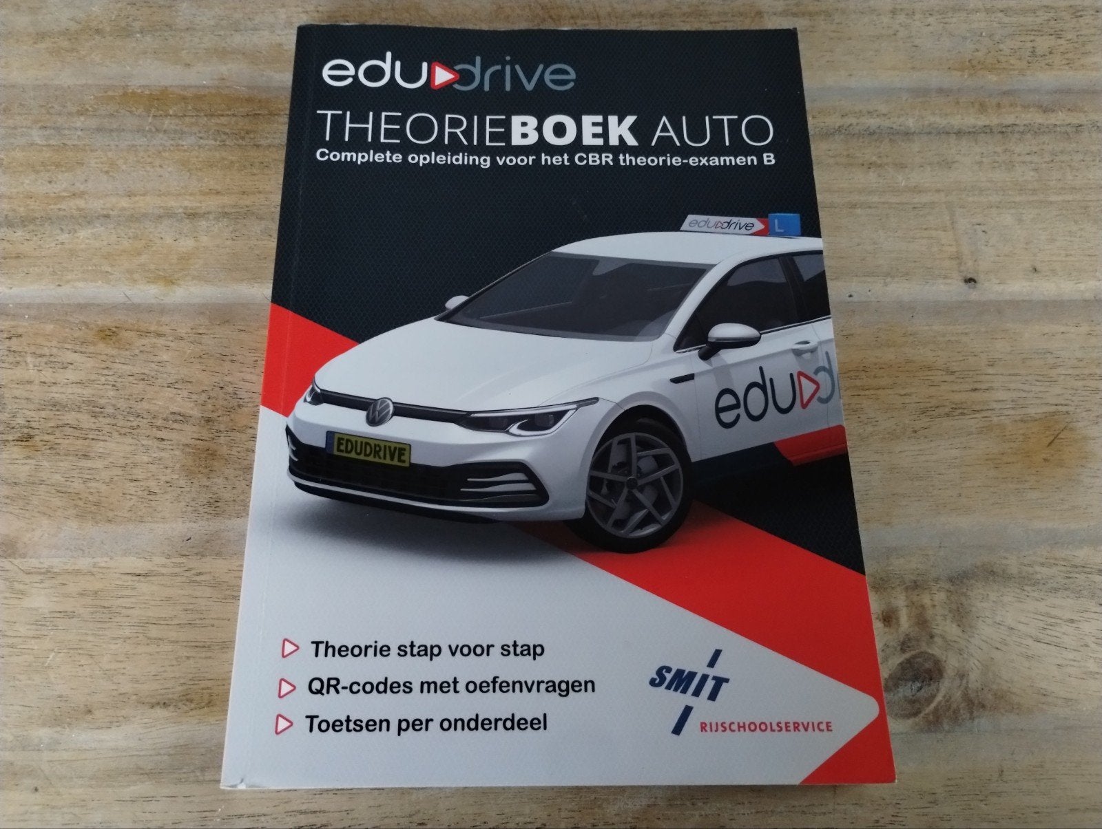 EduDrive Theorieboek Auto - CBR theorie-examen B, Boeken, Auto's | Boeken, Ophalen of Verzenden, Gelezen