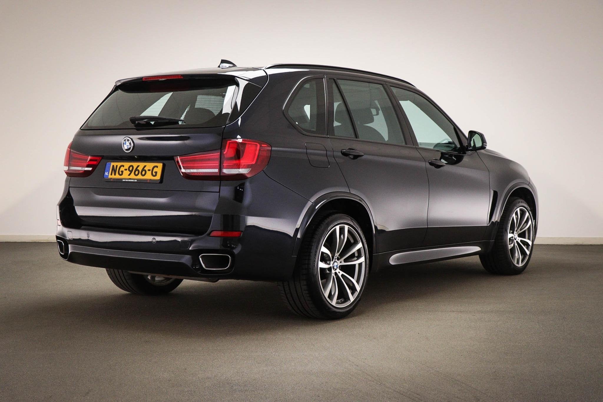 BMW X5 xDrive30d High Executive | PANORAMADAK | HEAD UP | LU, Automaat, Gebruikt, 2993 cc, Zwart
