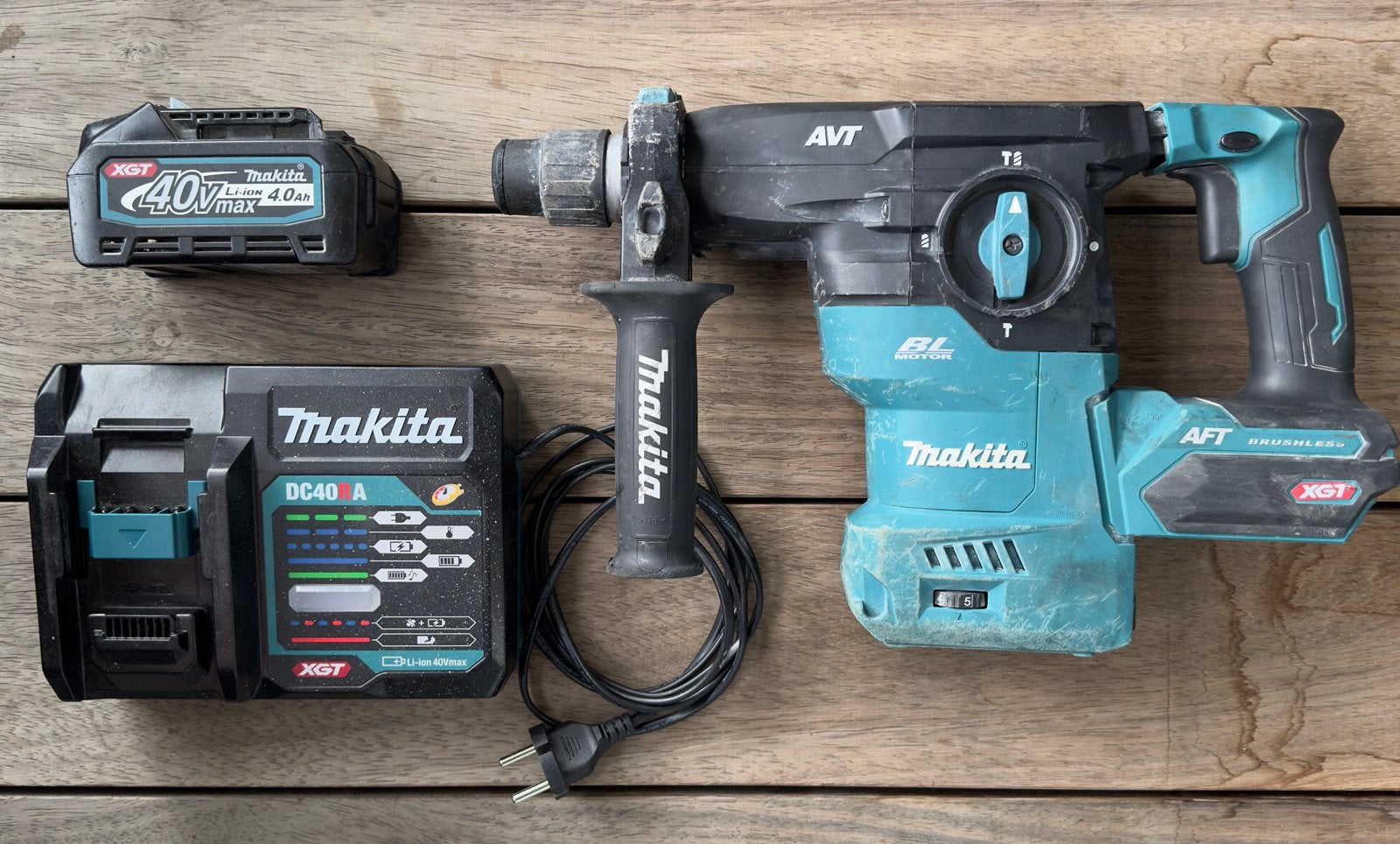 Makita HR008G XGT 40V Boorhamer + 4.0Ah Accu & DC40RA Lader, Ophalen, Gebruikt, Boor- en/of Breekhamer, Minder dan 400 watt