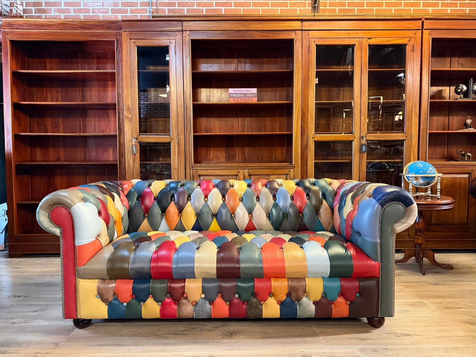 Delta Chesterfield patchwork multicolor leren bank, Ophalen, Info@chesterfieldjunkie.nl, Tweepersoons, Zo goed als nieuw