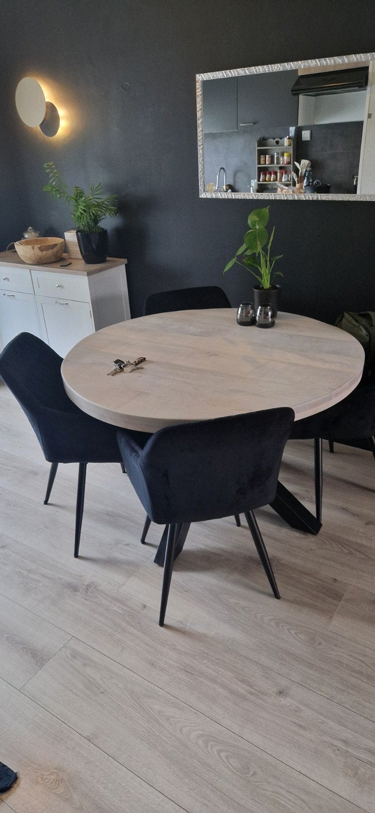 Stijlvolle ronde mango eettafel 1.20met zwart metalen onders, Modern, Industrieel, Rond, Zo goed als nieuw, Vier personen