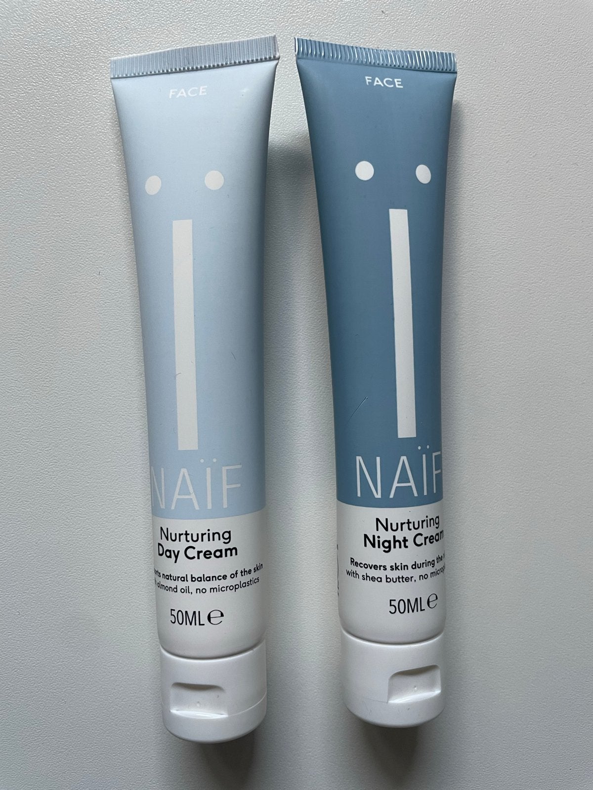 NAÏF dagcreme en nachtcreme - 50ml per stuk, Ophalen of Verzenden, Nieuw, Gehele gezicht, Verzorging