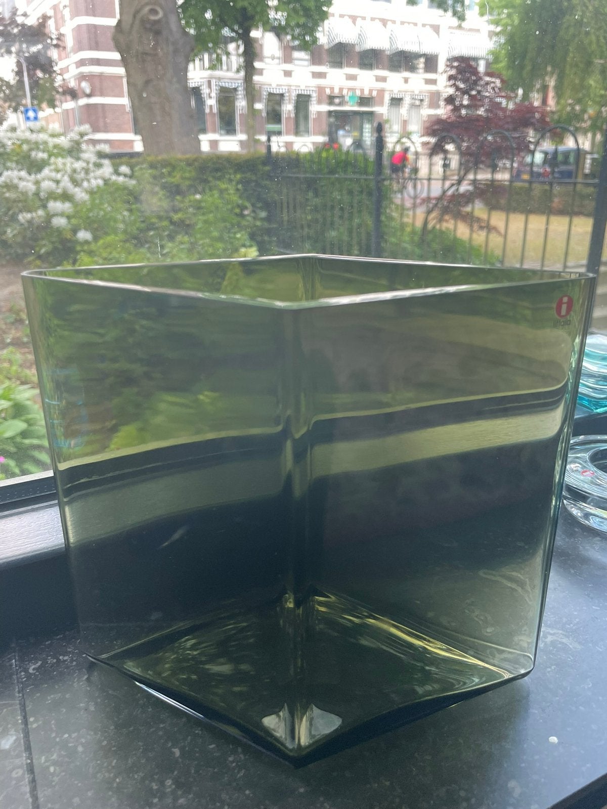 Iittala ruutu vaas 205x180 mm mosgroen, Huis en Inrichting, Ophalen of Verzenden, Zo goed als nieuw, Glas
