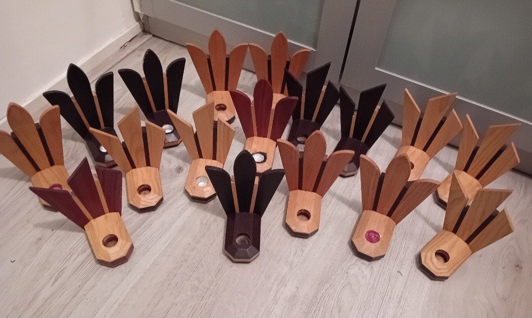 handgemaakte houten: kandelaars, klokken, pe, Hout, Meerkleurig, Overige stijlen, Nieuw