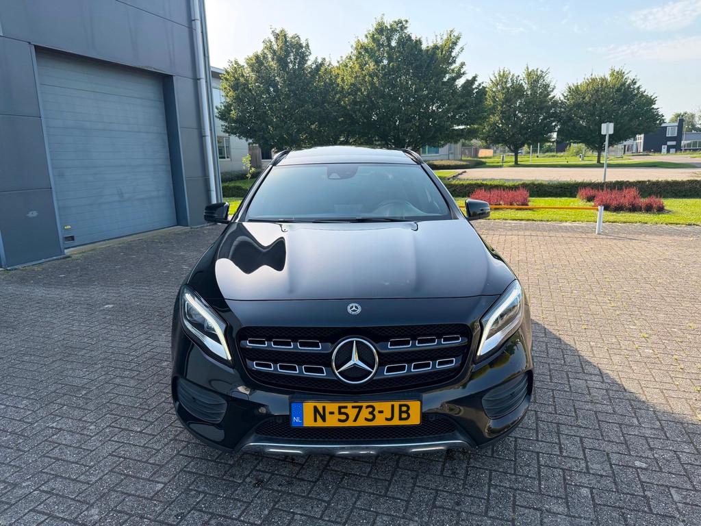 Mercedes-Benz GLA-klasse 180 Business Solution AMG Night Upg, Auto's, 4 cilinders, 715 kg, Leder en Stof, 1595 cc