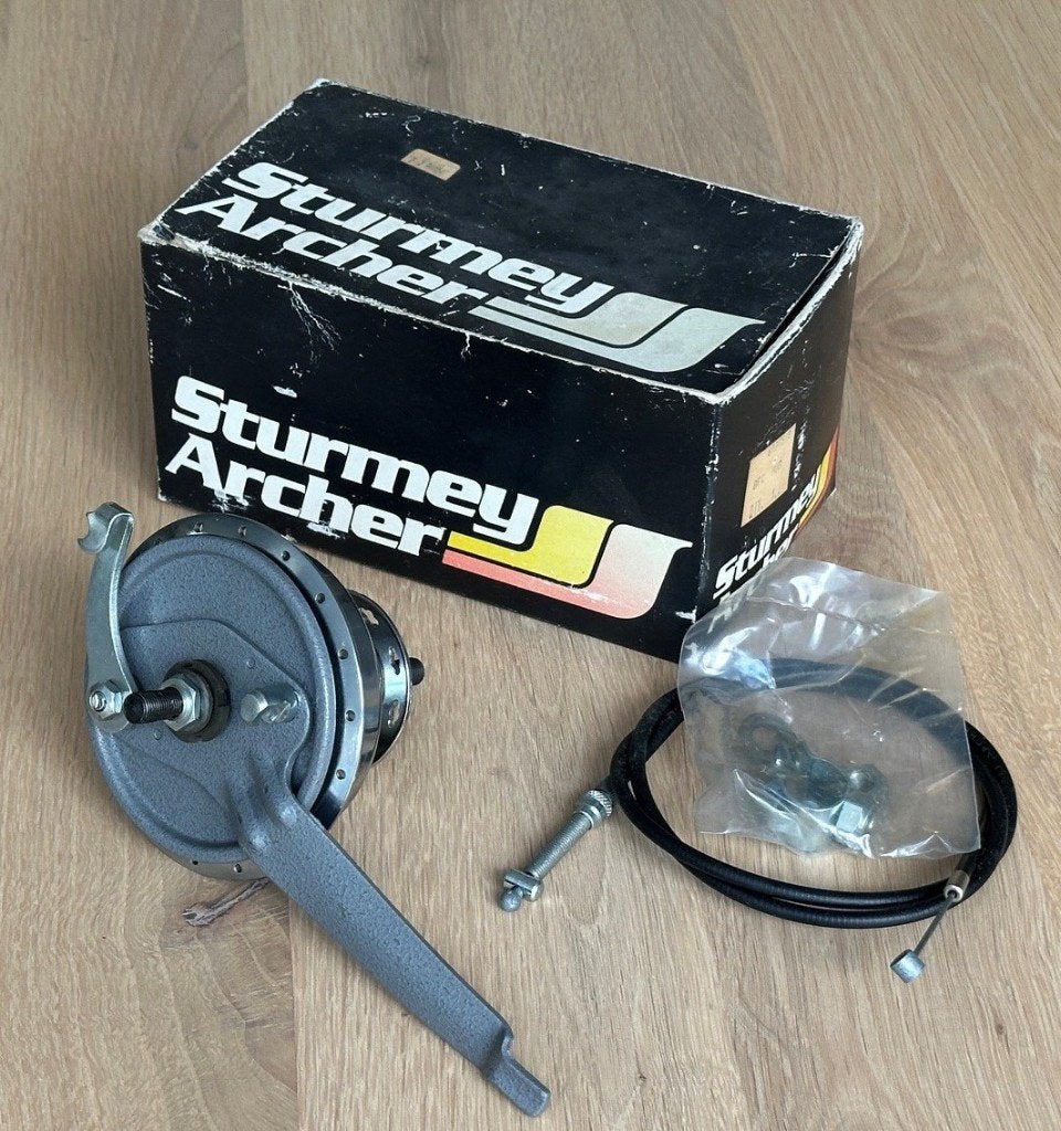 Sturmey Archer trommelrem voornaven en remgrepen NIEUW, Wiel, Ophalen of Verzenden, Sturmey Archer, Oldtimerfiets