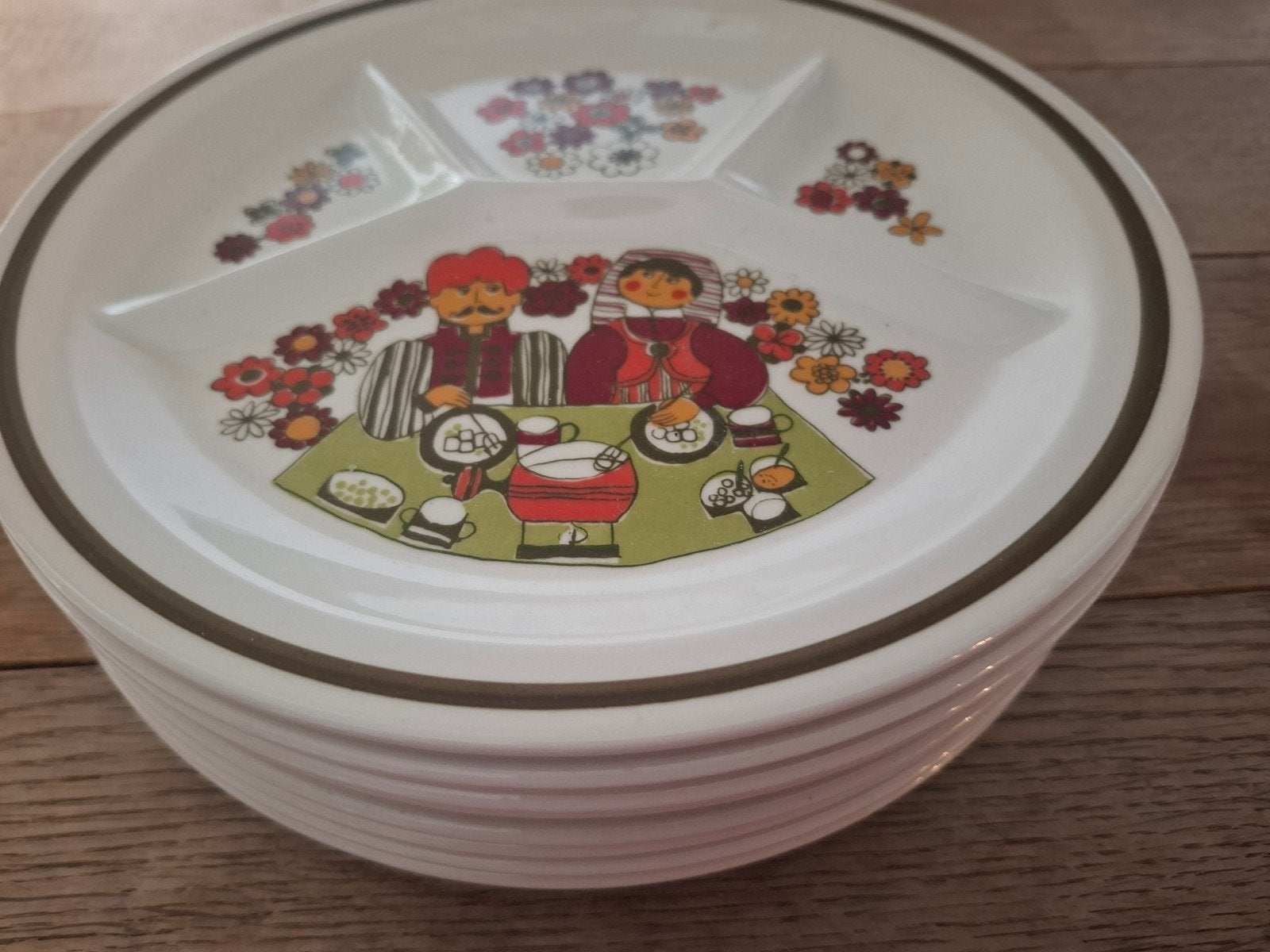 8 fondue borden van Figgjo Flint Turi Design Folklore, Huis en Inrichting, Keuken | Servies, Ophalen, Overige stijlen, Bord(en)