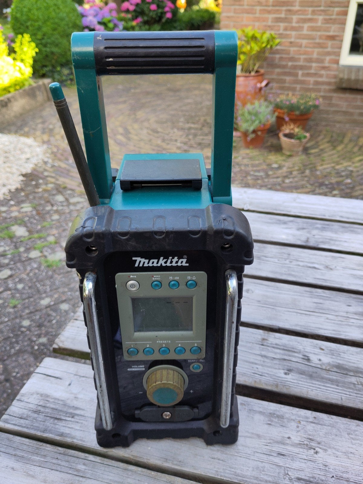 Makita BMR100 bouwradio (zonder accu), Ophalen, Gebruikt, Bouwradio
