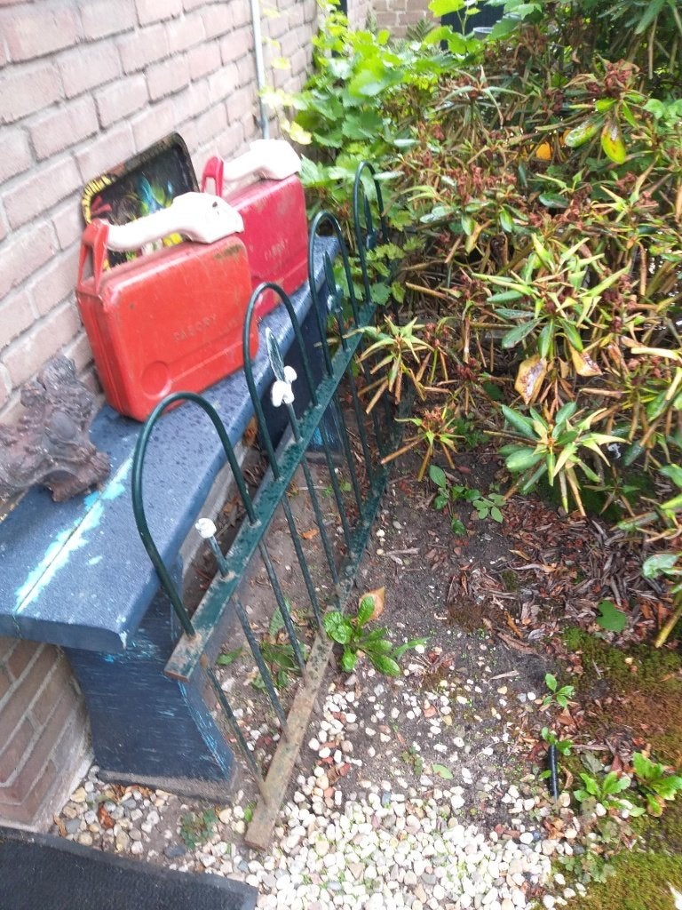 Oude ijzeren Jerrycans, Ophalen