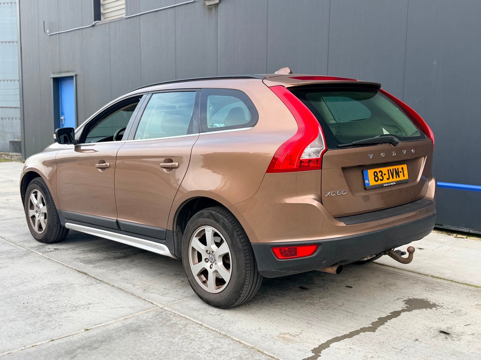 Volvo XC60 2.4D Momentum, Auto's, Bruin, Bedrijf, 750 kg, 176 pk