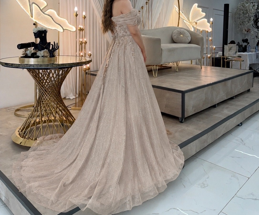 Prachtige Galajurk voor Verloving, Henna of Gala - Maat 38, Maat 38/40 (M), Galajurk, Beige, Ophalen of Verzenden