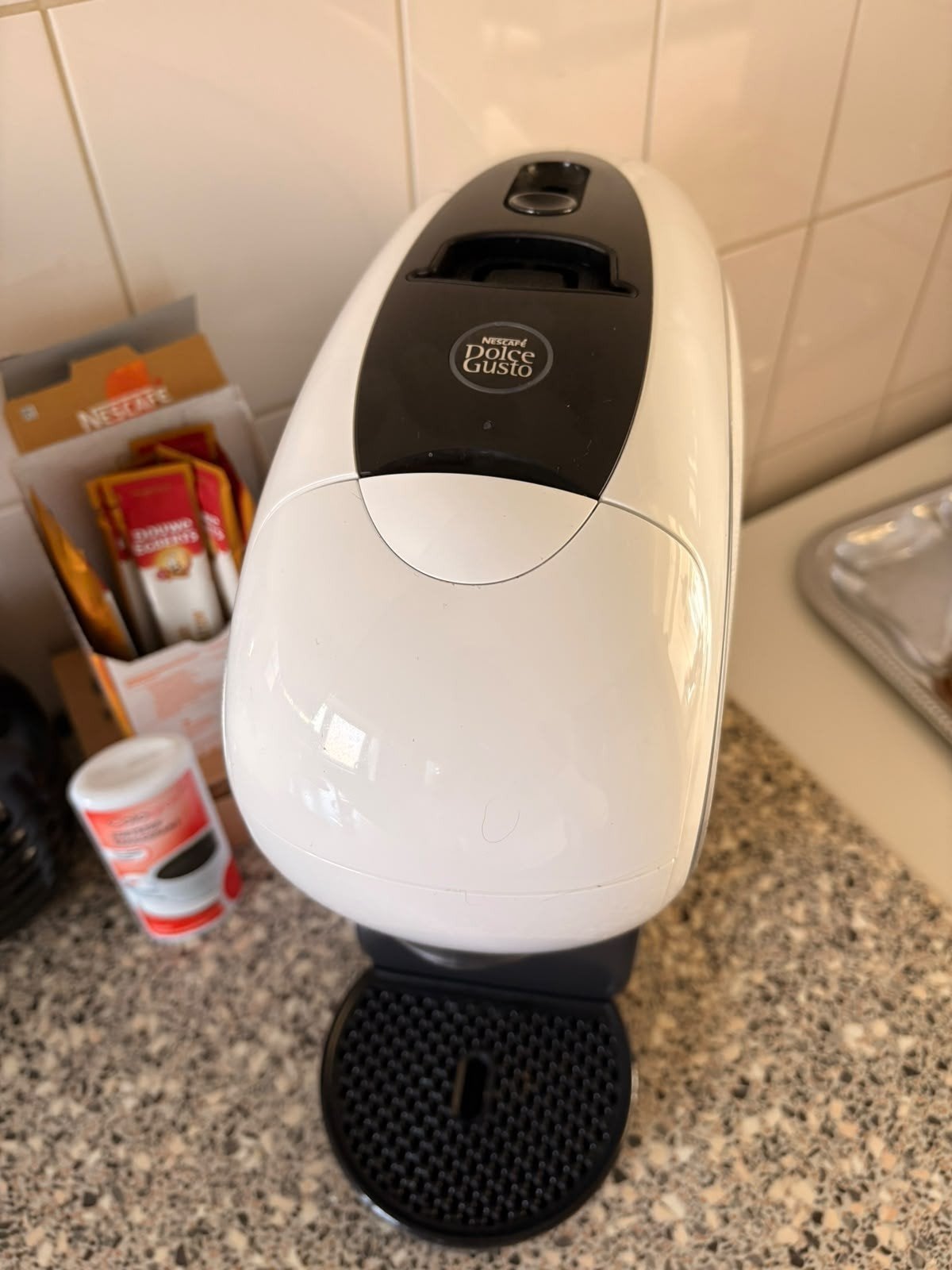 Nescafé Dolce Gusto koffiezetapparaat, Koffiemachine, Ophalen of Verzenden, Zo goed als nieuw, 1 kopje